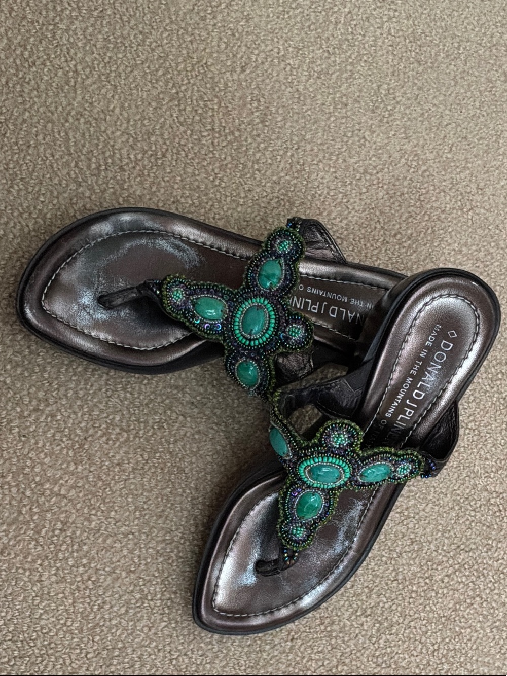 ❤️Donald J. Pliner Black Sandals with Green Beaded Embellishment sz 6❤️
